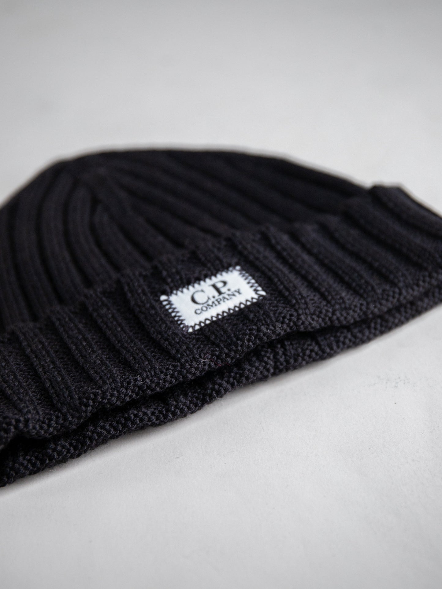 Cp Company Muts Zwart Knit Cap Merino Wool
