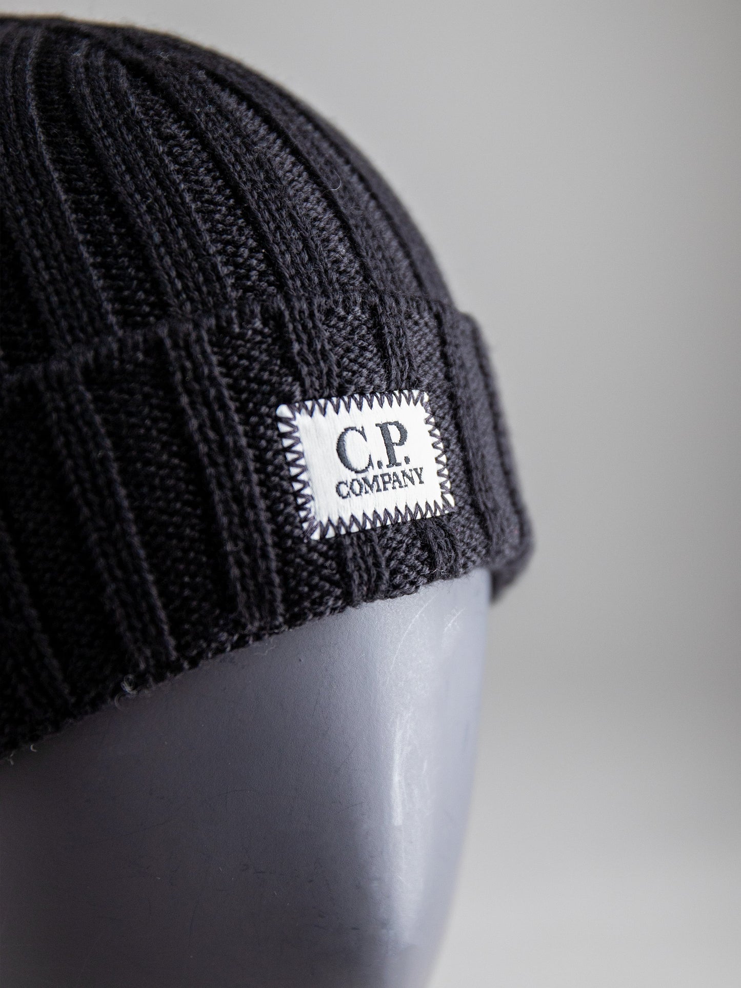 Cp Company Muts Zwart Knit Cap Merino Wool